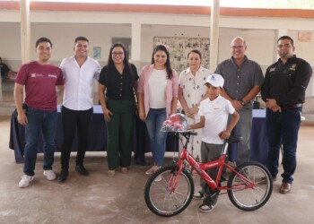 Con bicicletas y contentos terminan niños campamentos del Centro del Bienestar  Juvenil