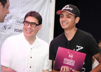 Entregan tarjetas de “Fortalecimiento Económico” en Nogales