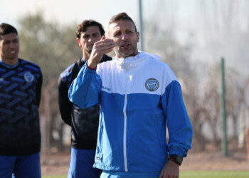 Cambio relámpago: Godoy Cruz anunció la salida de Solari, presentó al nuevo DT a la media hora y ya lo mostró dirigiendo la práctica