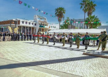 Encabezan Elías Retes y fuerzas armadas ceremonia patria