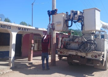 Realiza Ayuntamiento de Guaymas instalación de luminarias en el ejido el Yaqui