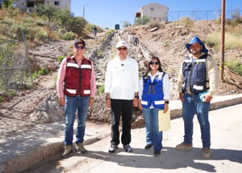 Supervisa JFGN  construcción de escalinata en la colonia Las Haciendas