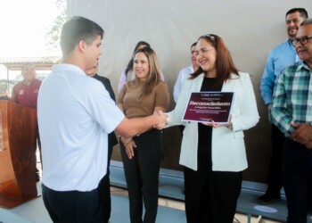 Realiza Ayuntamiento de Guaymas lunes cívico en CAM 8, 45 y 54.