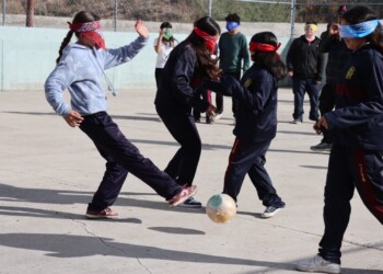Impulsan inclusión y sensibilización con partido de Goalball en la Secundaria 76