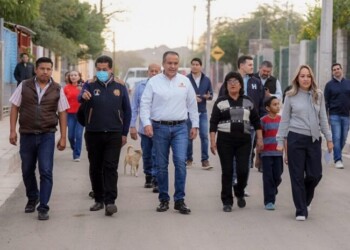 Entrega Toño Astiazarán pavimentación en Calle 12 de la colonia Nueva Esperanza