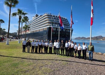 Recibe Ayuntamiento de Guaymas al crucero Zuiderdam