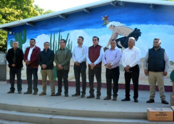 ENTREGA ELÍAS RETES INSTRUMENTAL PARA BANDA DE GUERRA A CENTRO ESCOLAR DEL MAYO