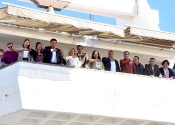 DISFRUTAN NAVOJOENSES DE ALEGRE Y COLORIDO DESFILE POR DÍA DE LA BANDERA