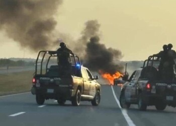 Encuentran Cuerpo Calcinado en Vehículo Incendiado en General Bravo, Nuevo León.