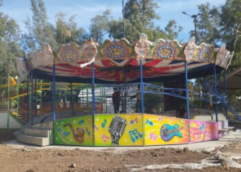 AVANZA INSTALACIÓN DE JUEGOS MECÁNICOS EN EL PARQUE INFANTIL OSTIMURI
