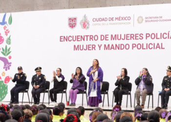 Clara Brugada reconoce a 20 mil uniformadas; anuncia premio anual de la mujer policía