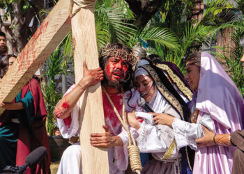 Nadie camina solo: Iztapalapa y el Viacrucis de los que ya se fueron