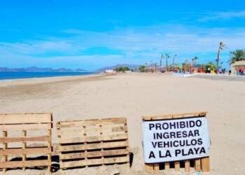 Prohíbe Protección Civil ingreso de vehículos a zona de playa en El Cochórit
