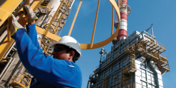 Sale de OPEP Emiratos Árabes Unidos en plena crisis por Ormuz cerrado