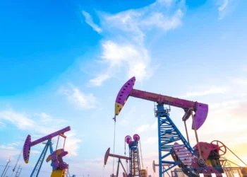 Bajo sospecha: Apuestas por baja del petróleo sumaron 430 millones dólares antes de nuevo anuncio de Trump