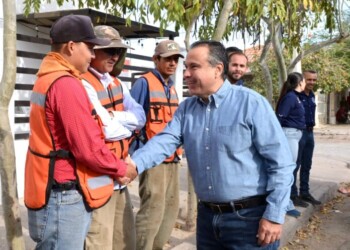Beneficia Toño Astiazarán a vecinas y vecinos del norte con recarpeteo en calle Bernardo Reyes