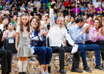 Avanza Sonora en educación: entrega Gobernador Durazo más de 4 mil becas a estudiantes de primaria
