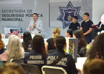 RECONOCE PRESIDENTE LAMARQUE A MADRES POLICÍAS Y PERSONAL DE LA SSPM