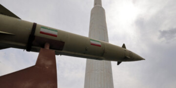 Cinco estadounidenses resultan heridos tras ataque iraní contra base militar en Kuwait