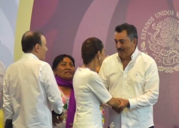 ACOMPAÑA LAMARQUE A CLAUDIA SHEINBAUM EN ENTREGA DE TARJETAS DE PENSIÓN MUJERES BIENESTAR EN CAJEME
