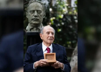El economista David Ibarra Muñoz recibe la medalla José Vasconcelos