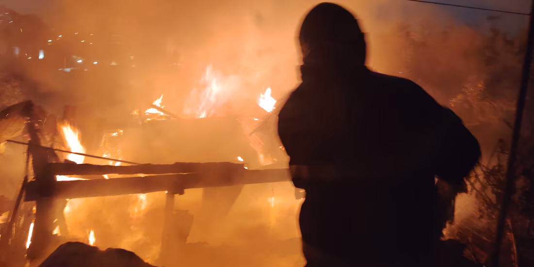 Incendio consume vivienda en La Magdalena Contreras; descartan lesionados