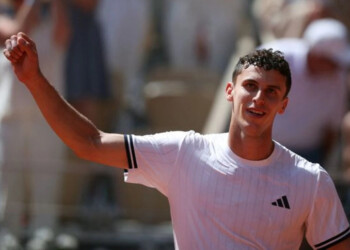 Juan Manuel Cerúndolo y el calor fulminan a Sinner en el Roland Garros