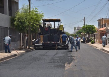 PORQUE ASÍ SE HACE CON BIENESTAR AVANZAN OBRAS DE PAVIMENTACIÓN Y SE CONSTRUYEN PLAZAS MULTIFUNCIONALES EN CAJEME