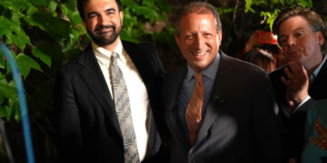 Dos aliados del alcalde de NY ganan elecciones primarias y envían mensaje a líderes demócratas