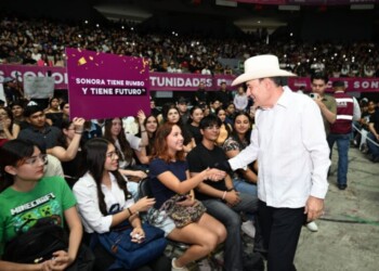 Gobernador Durazo respalda el futuro de los jóvenes con más de 18 mil becas entregadas en Hermosillo