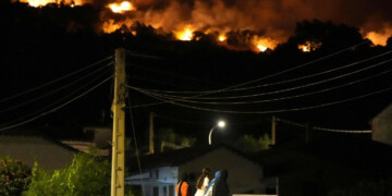 España: grandes incendios se fusionan en uno que se propaga hacia Madrid