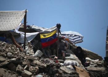 Venezuela: suman 6 mil 461 rescatados de entre los escombros