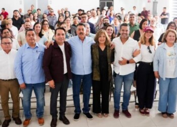 Docentes de todos los niveles dialogan con Javier Lamarque sobre los retos de la educación en Sonora
