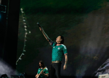 Con todo y lluvia, Caifanes se adueña del Estadio GNP para cimbrar a 65 mil fanáticos