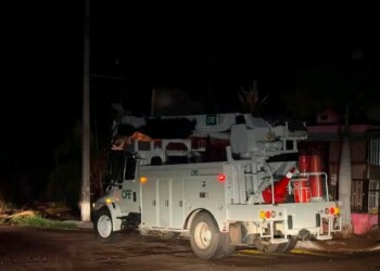 SAN CARLOS Y GUAYMAS SIN LUZ POR FUERTES VIENTOS