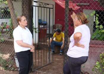 Recorre Karla Córdova comunidades del Valle de Guaymas tras lluvias y fuertes vientos