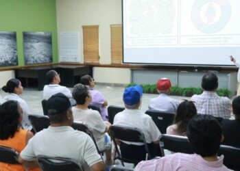 PROMUEVE SALUD MUNICIPAL ACOMPAÑAMIENTO CON DIGNIDAD EN EL CUIDADO DEL ADULTO MAYOR