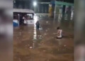 Torrencial aguacero desborda ríos y provoca el caos en Caracas