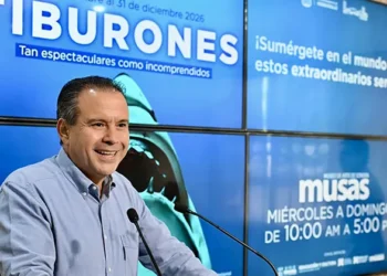 Invita Toño Astiazarán a exposición Tiburones