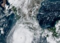 Huracán Polo se mantiene como un huracán mayor frente a las costas del Pacífico mexicano