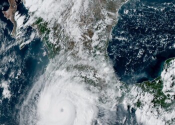Huracán Polo se mantiene como un huracán mayor frente a las costas del Pacífico mexicano