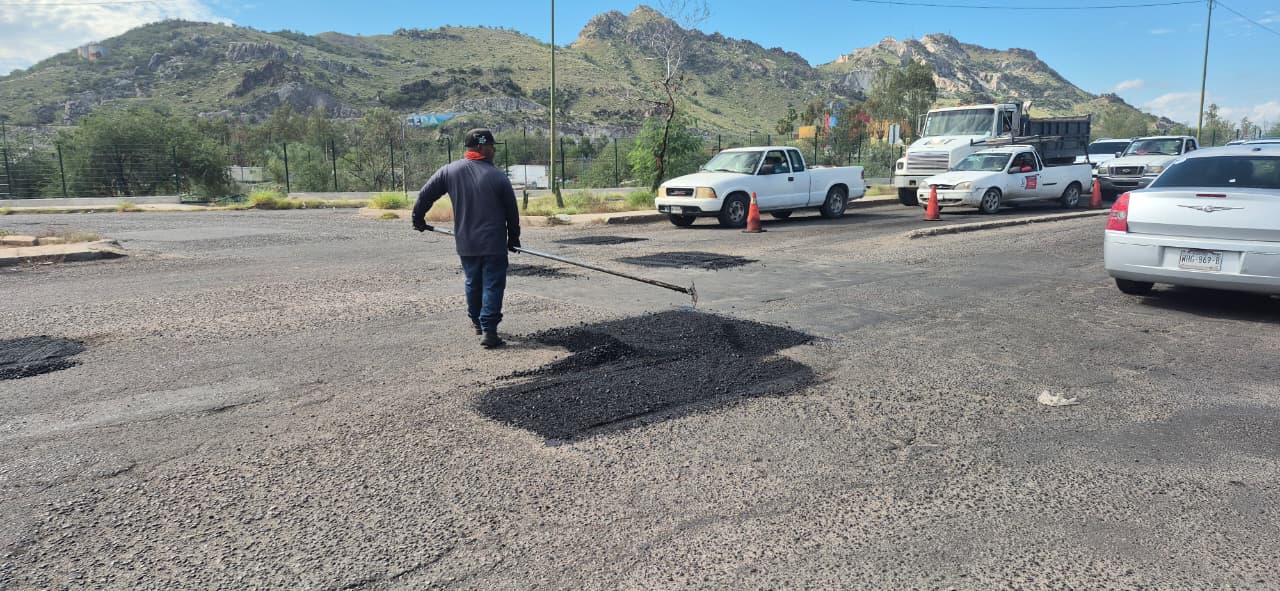 Con trabajo permanente cuadrillas realizan bacheo en la ciudad