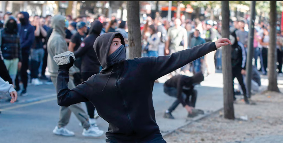 También en París y Lyon, toque de queda tras caos