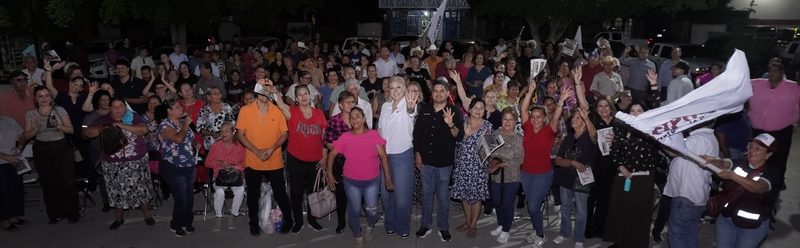 Claudia Santacruz y Alejandro Monge lanzan mensaje de unidad durante encuentro con familias de la comisaría de Esperanza